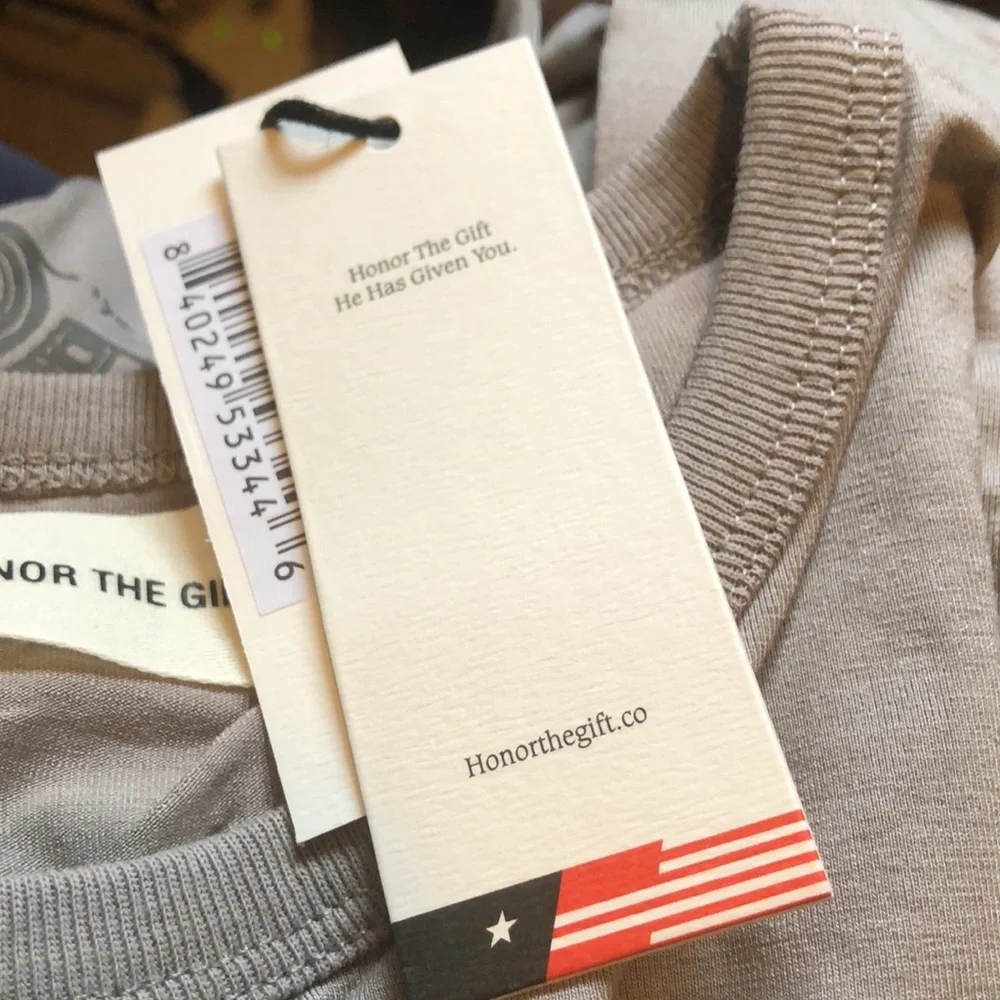 Honor the Gift Women’s crop tee size Small New!